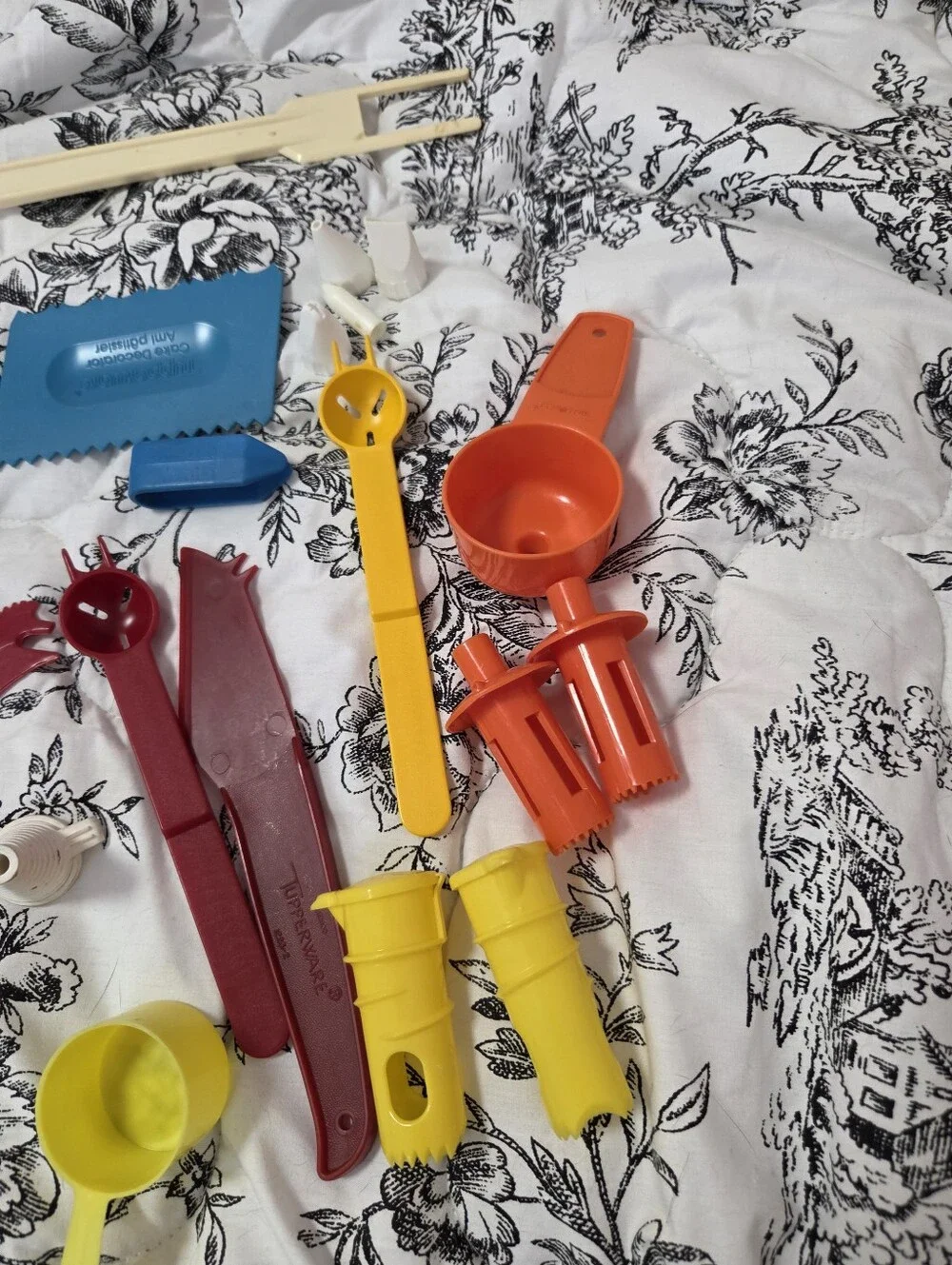 Tupperware mix both